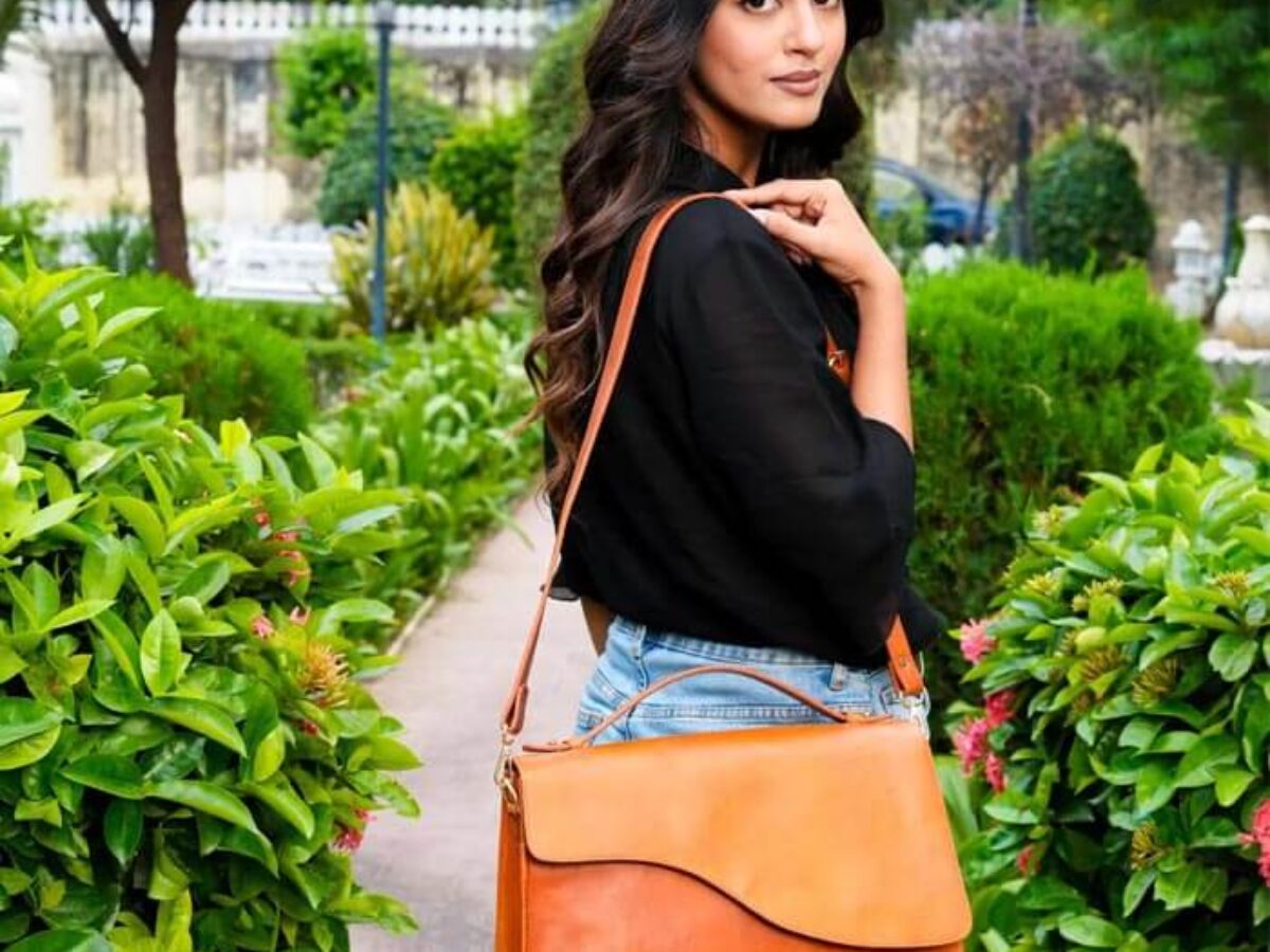 Margot Leather Crossbody Laptop Bag – ULB Crossbody Bags